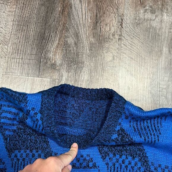 Vintage Sweater - Picture 7 of 7